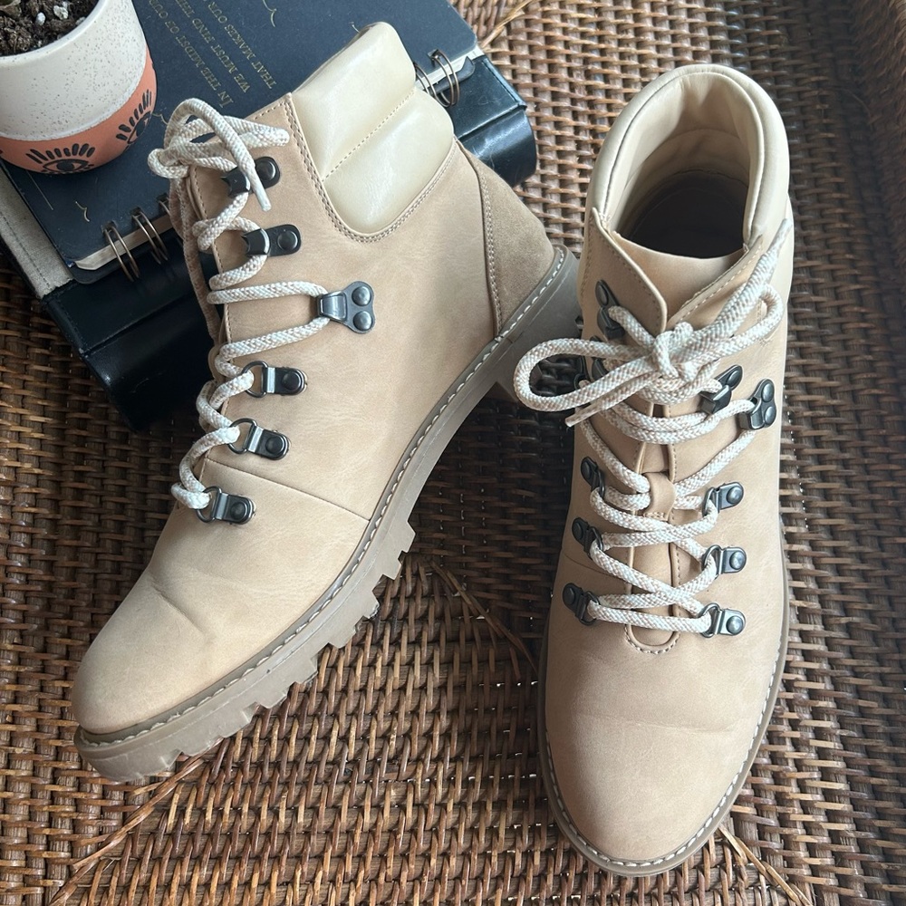 Universal Thread Faux Leather Lace Up Boots Sz 10